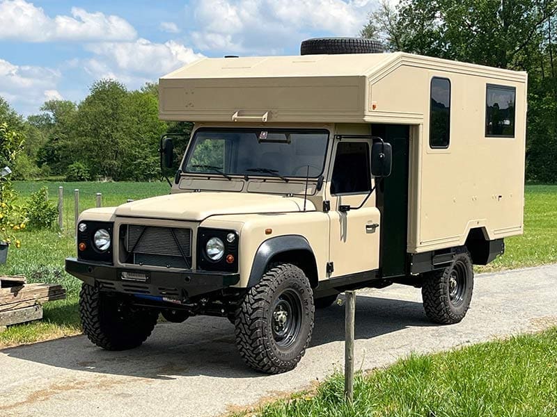 Defender-Land-Rover-mit-Bumper